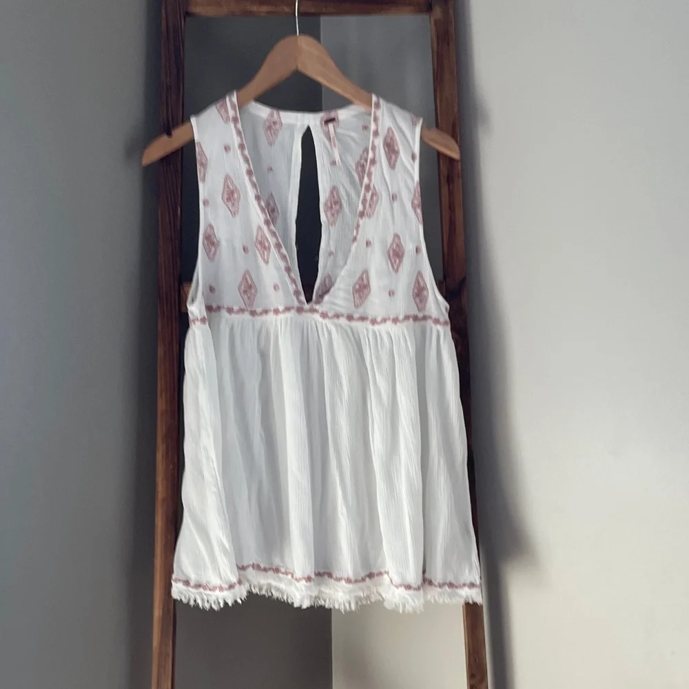 FREE PEOPLE SLEEVELESS DIAMOND
EMBROIDERED TOP - Picture 3 of 14